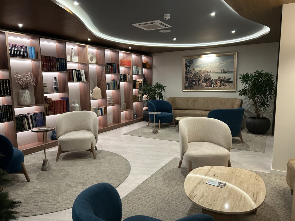 Sines AP, biblioteca e sala de estar
