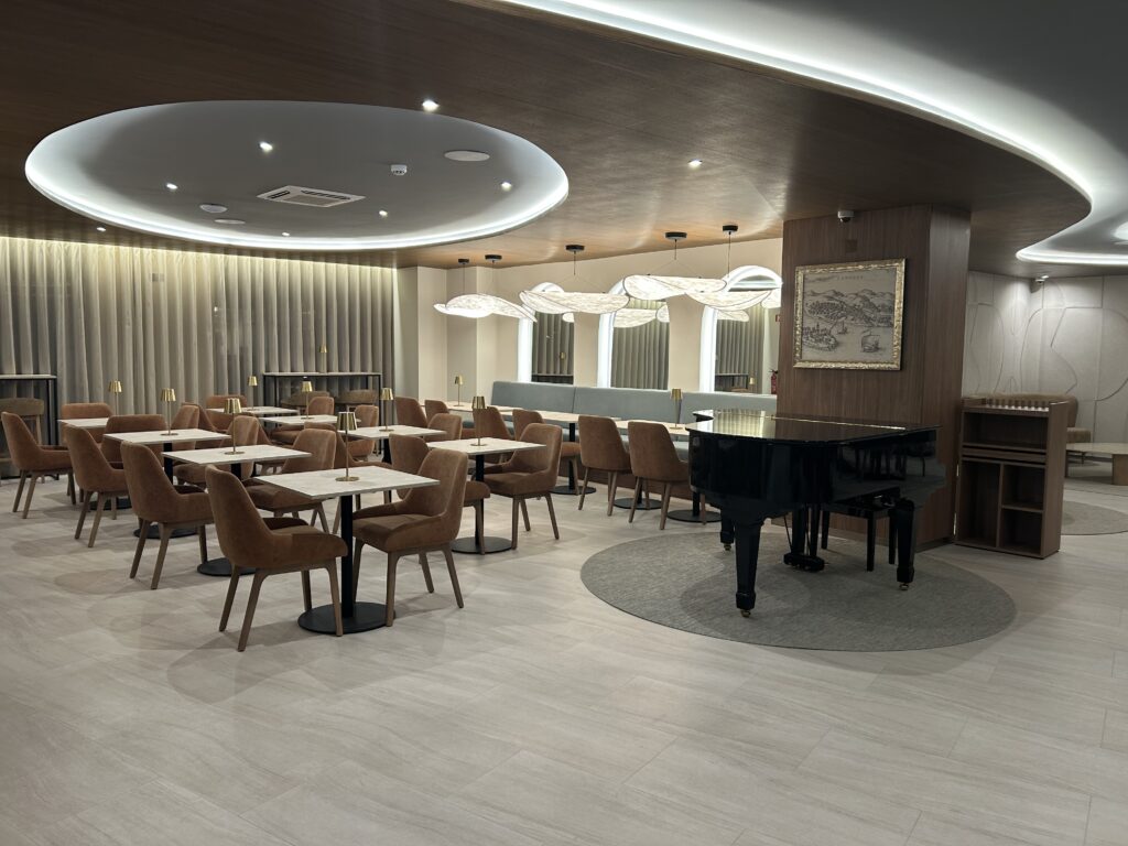 Sines AP, restaurante com piano